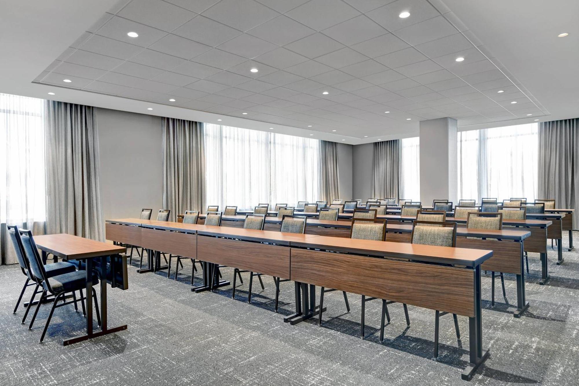Courtyard By Marriott Manhattan Aggieville Ngoại thất bức ảnh