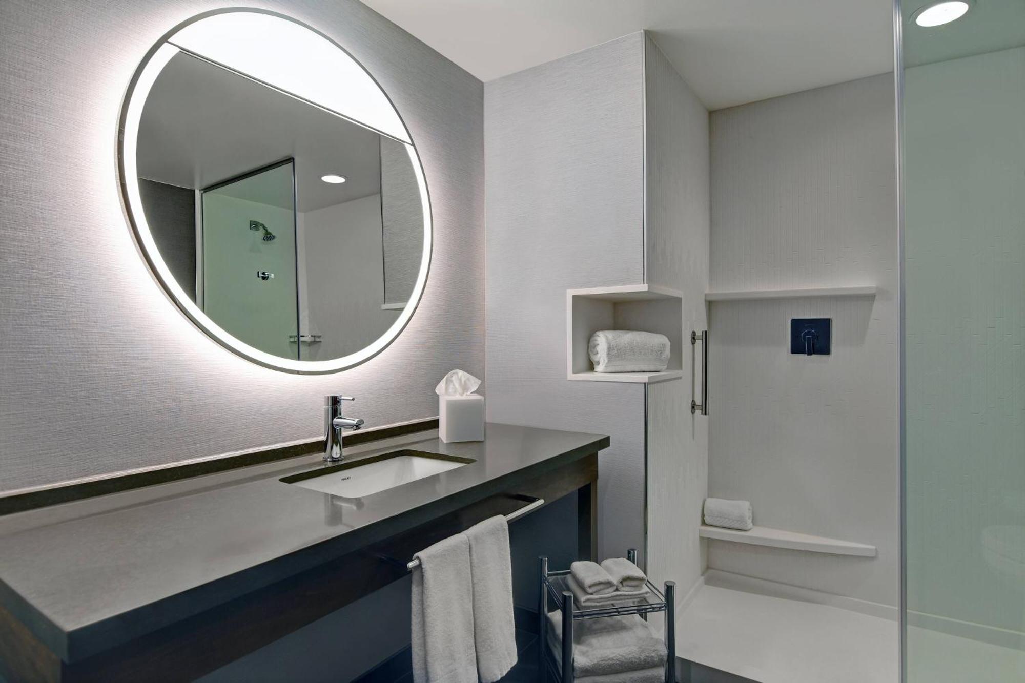 Courtyard By Marriott Manhattan Aggieville Ngoại thất bức ảnh