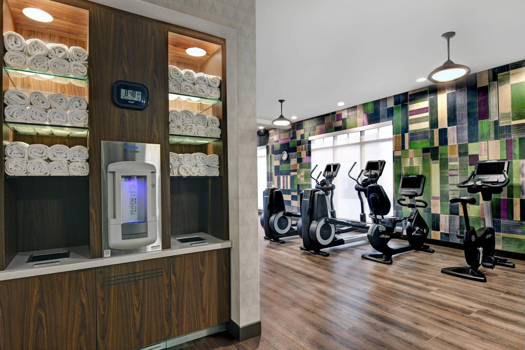 Courtyard By Marriott Manhattan Aggieville Ngoại thất bức ảnh