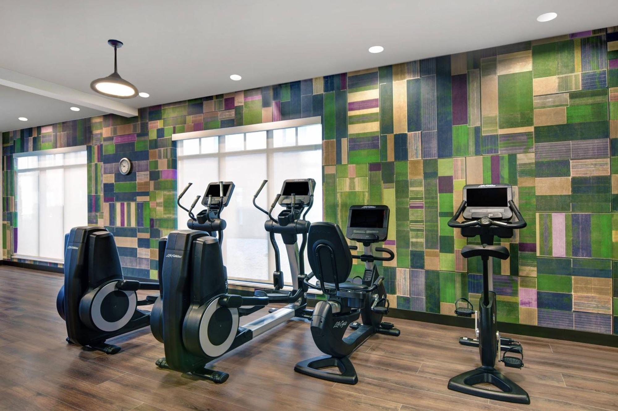 Courtyard By Marriott Manhattan Aggieville Ngoại thất bức ảnh