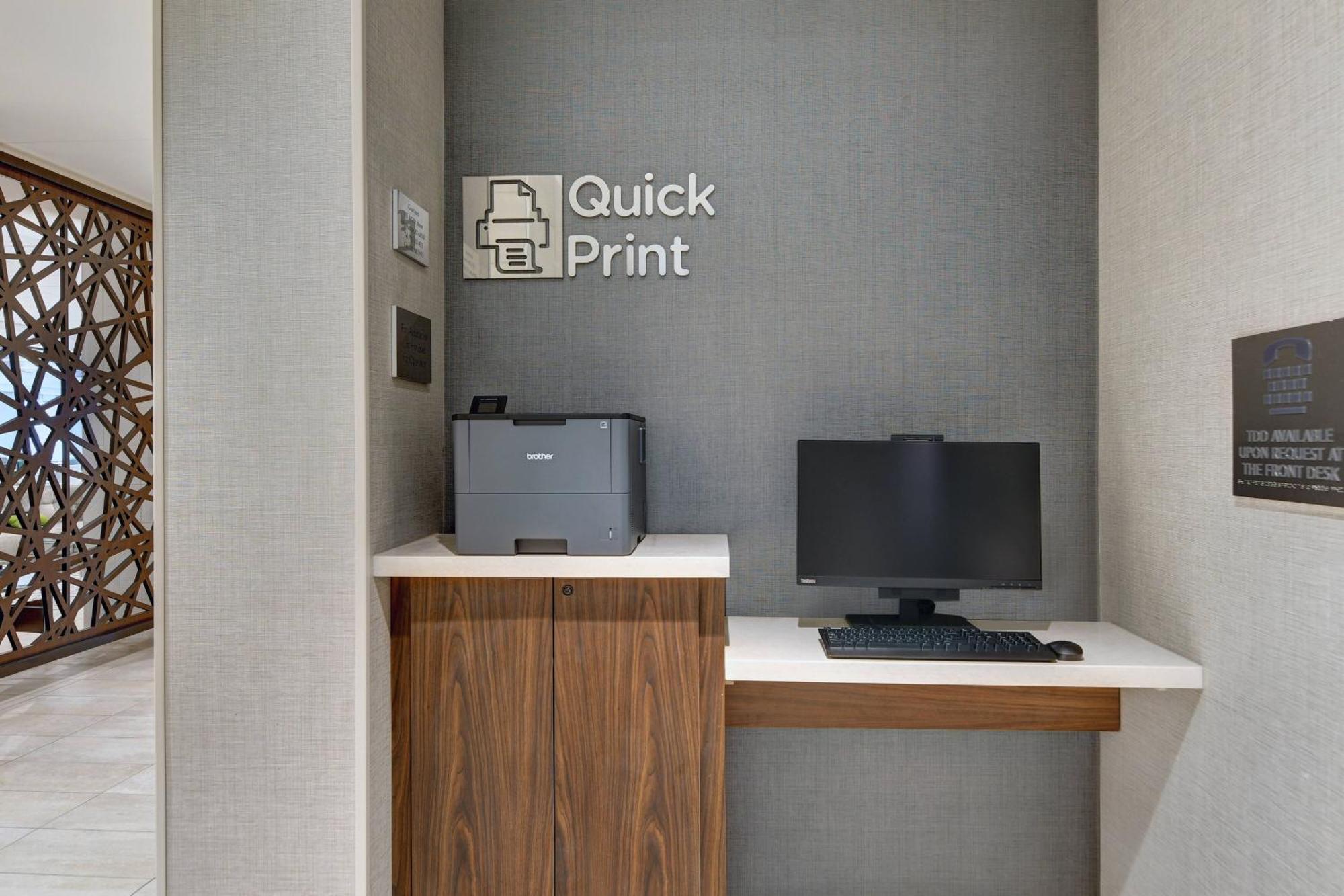 Courtyard By Marriott Manhattan Aggieville Ngoại thất bức ảnh