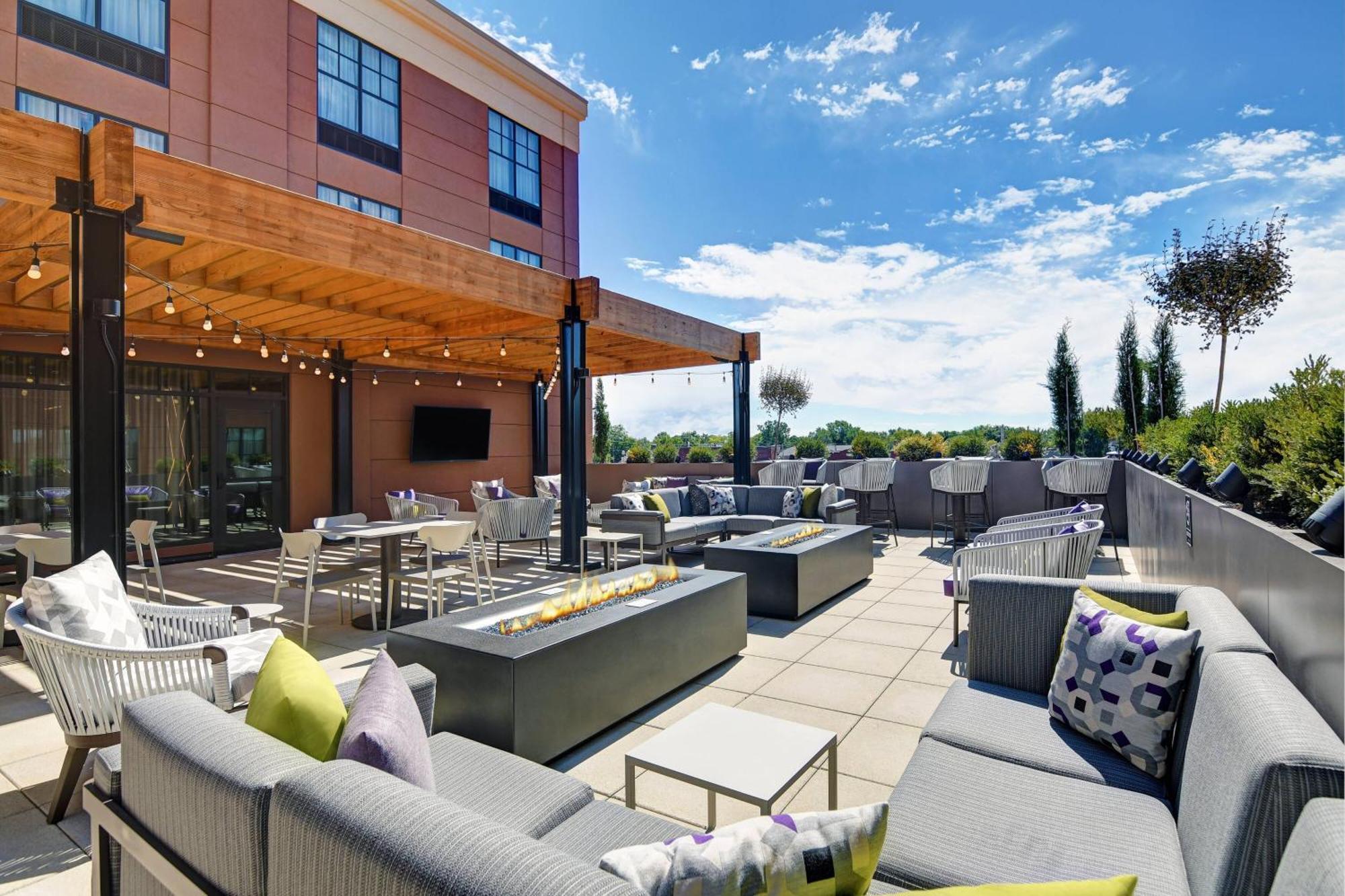 Courtyard By Marriott Manhattan Aggieville Ngoại thất bức ảnh